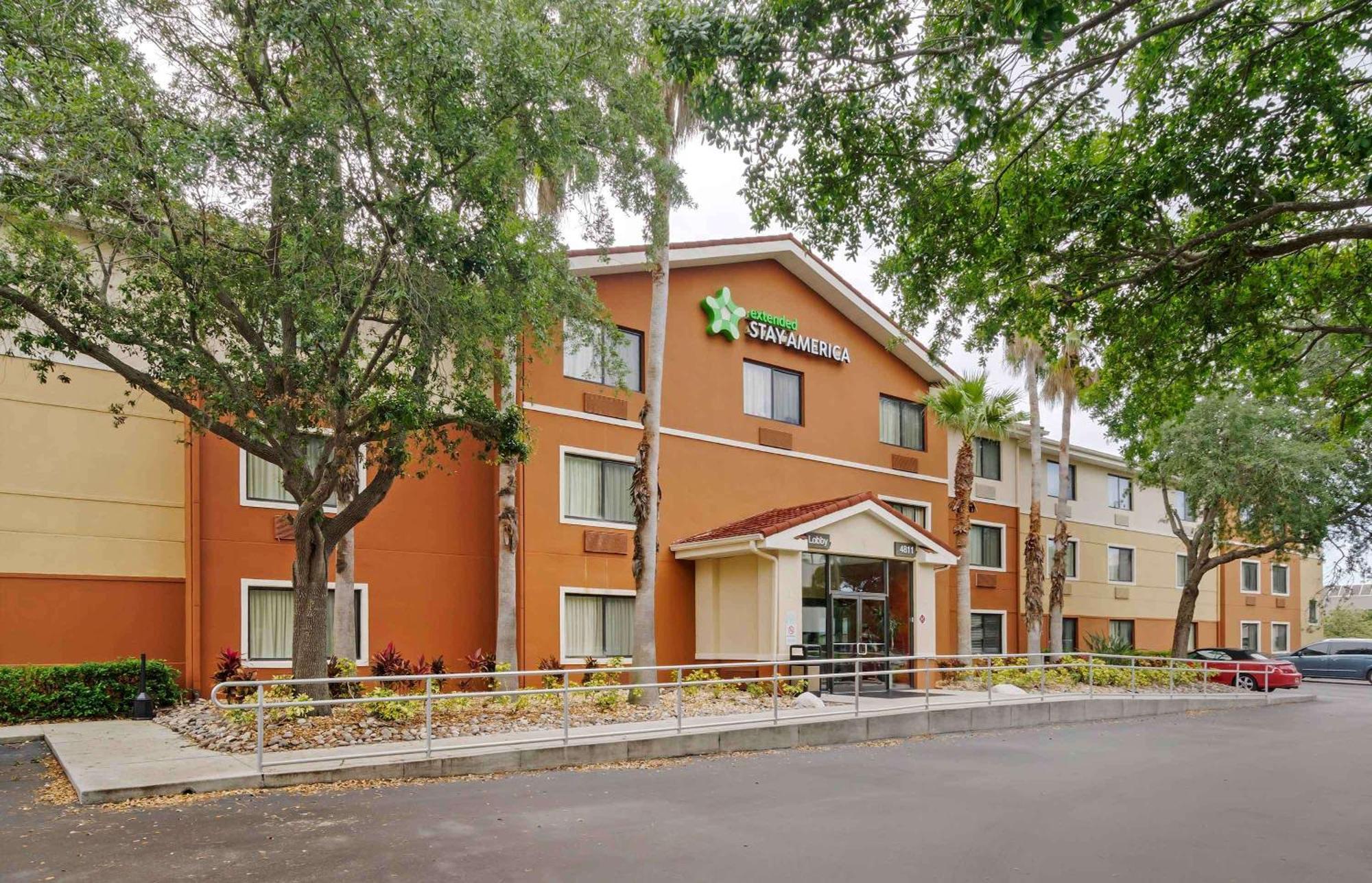 Extended Stay America Select Suites Tampa Airport Memorial Hwy Exterior foto